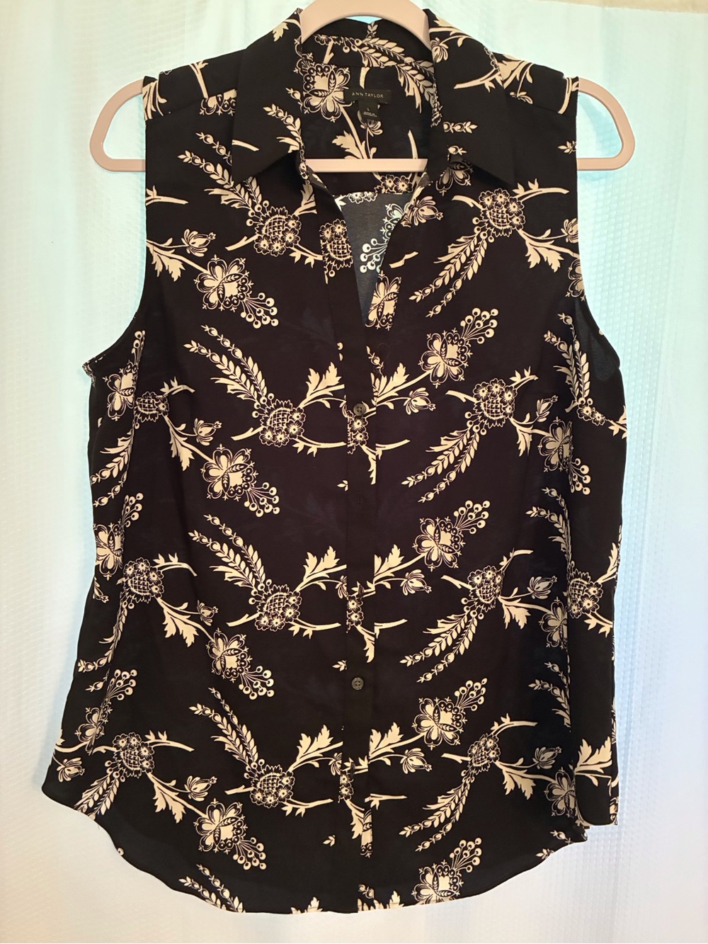 Ann Taylor Black Sleeveless Floral-Print Button Front Camisole